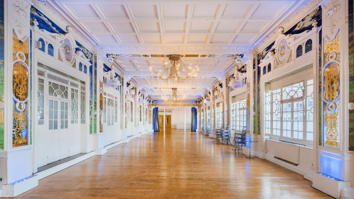 Le Salon des Miroirs