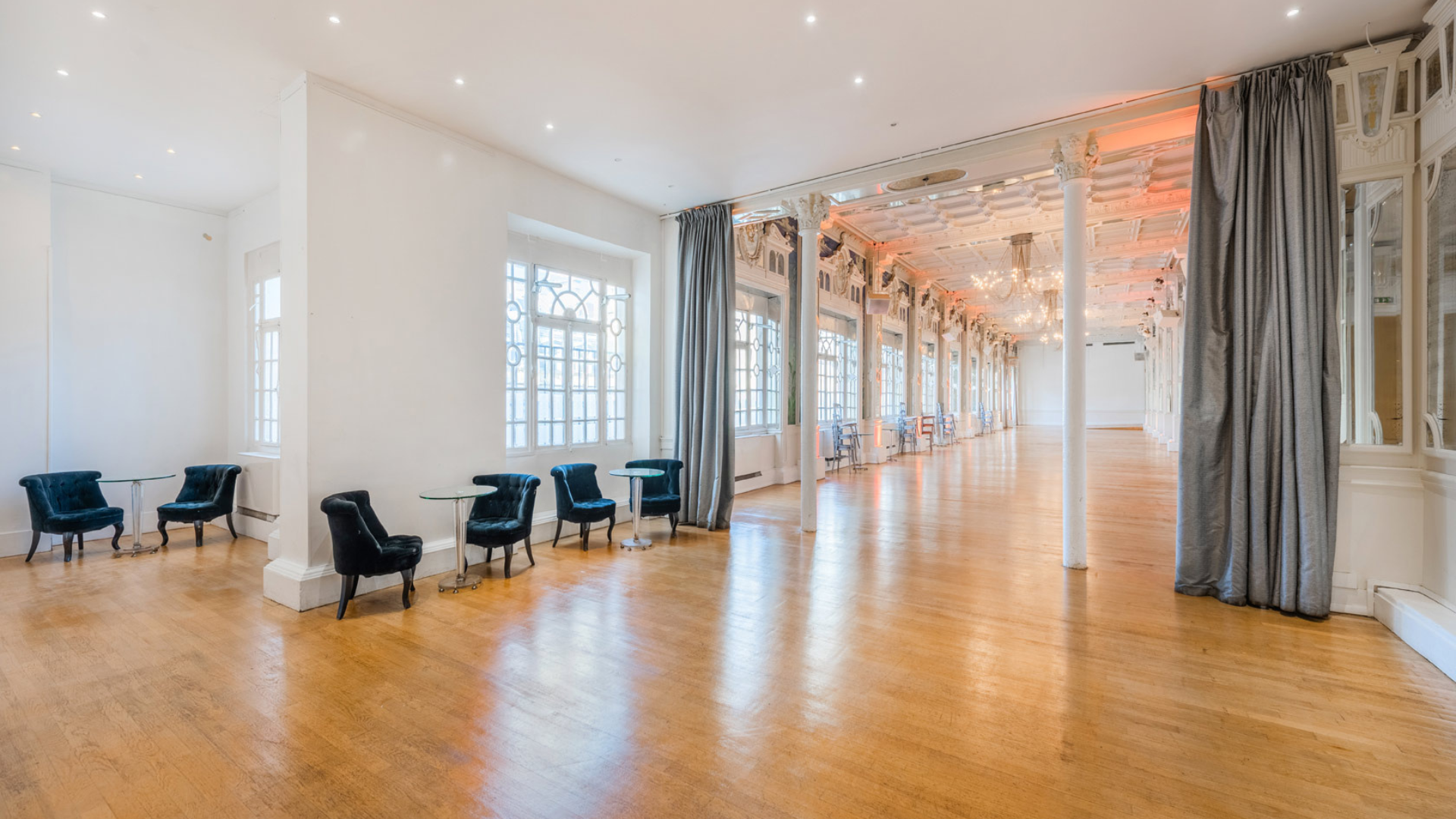 Le Salon des Miroirs