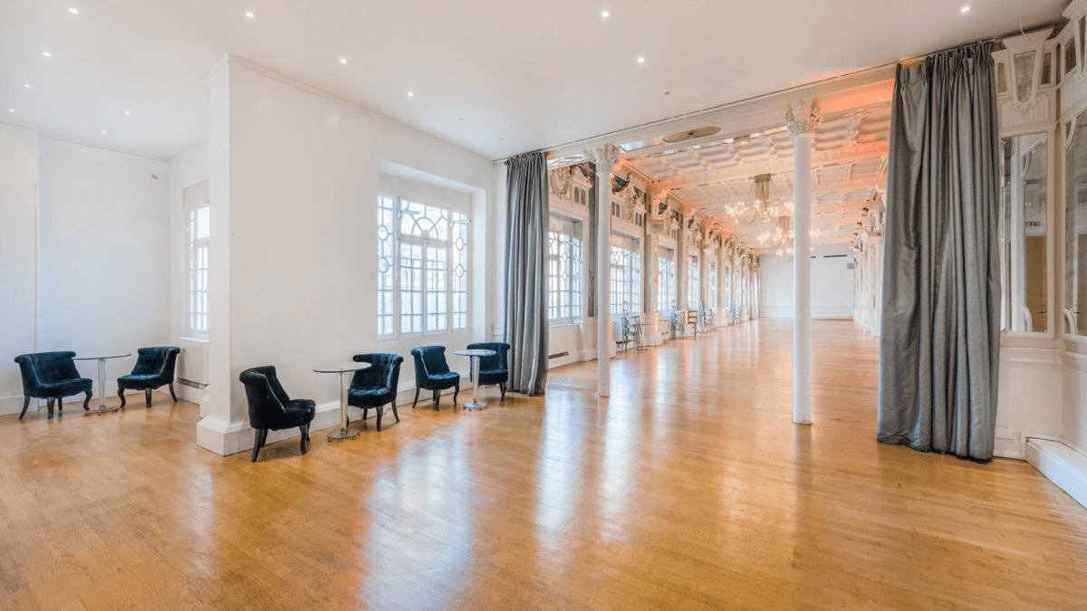 Le Salon des Miroirs