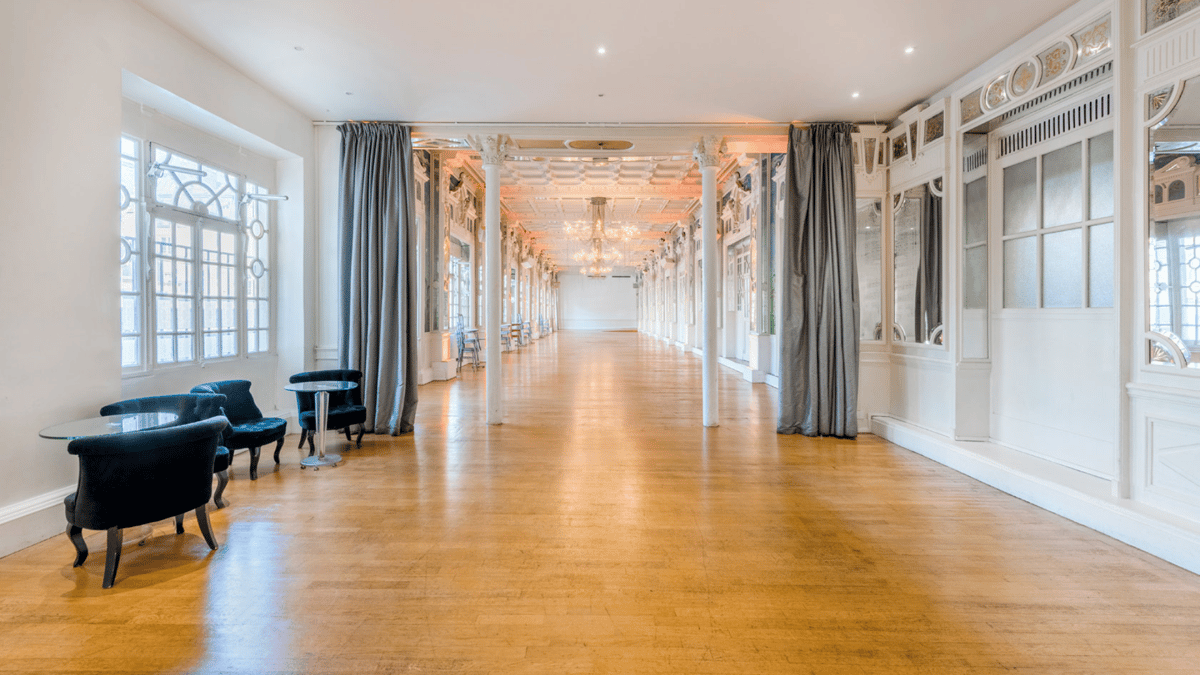 Le Salon des Miroirs