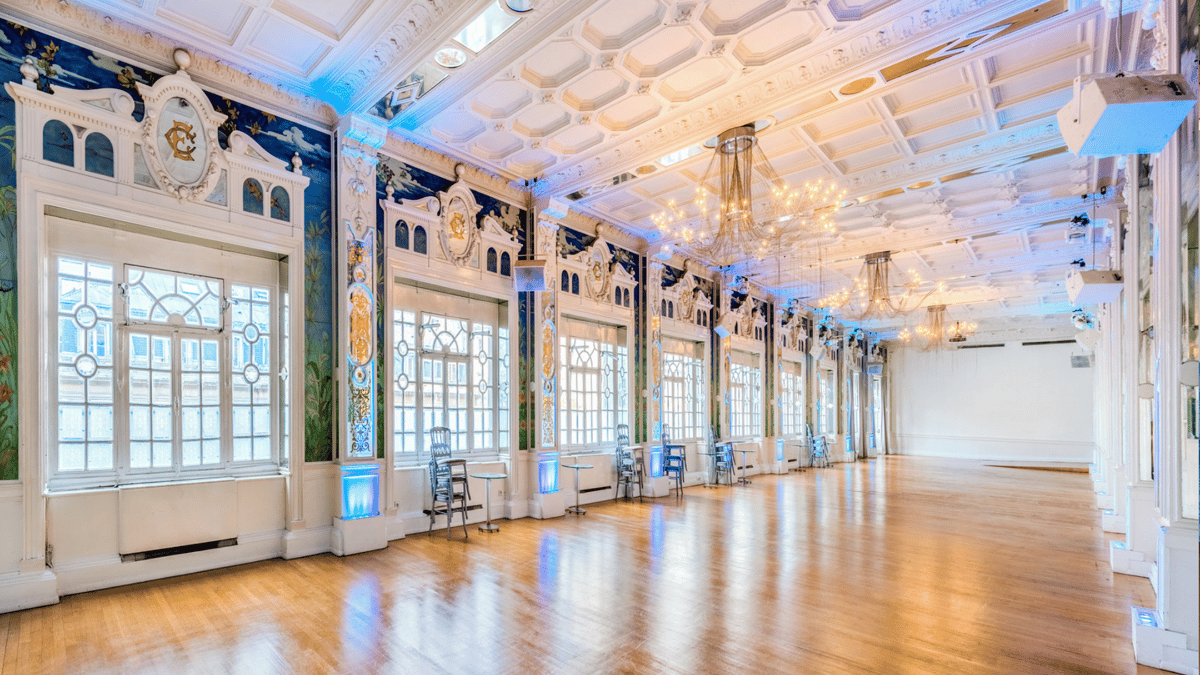 Le Salon des Miroirs